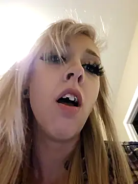 AmethystFoxx online show from November 16, 10:35 pm