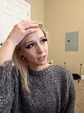 AmethystFoxx online show from February 10, 9:58 pm