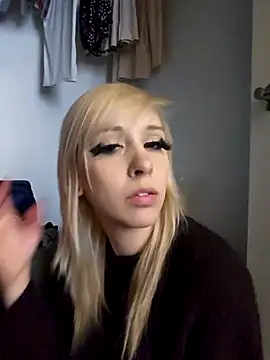 AmethystFoxx online show from October 7, 7:15 pm