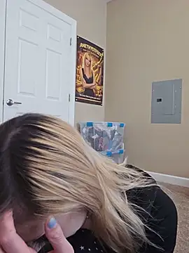 AmethystFoxx online show from May 22, 7:01 pm