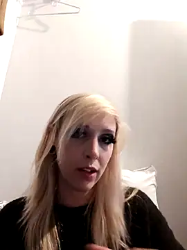 AmethystFoxx online show from November 3, 9:40 pm