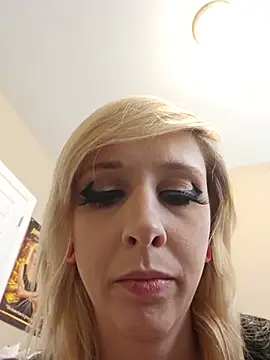 Snapshot of AmethystFoxx chatting on June 25, 8:14 pm AmethystFoxx online show from June 25, 8:14 pm