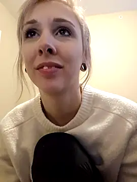 AmethystFoxx online show from November 18, 10:13 pm