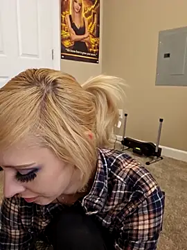 AmethystFoxx online show from March 15, 9:44 pm