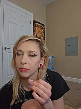 AmethystFoxx online show from May 20, 6:27 pm