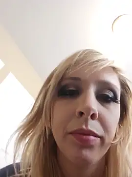 Snapshot of AmethystFoxx chatting on June 21, 5:19 pm AmethystFoxx online show from June 21, 5:19 pm