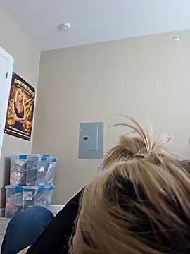 AmethystFoxx online show from April 18, 5:15 pm