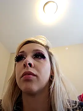 AmethystFoxx online show from November 4, 9:18 pm