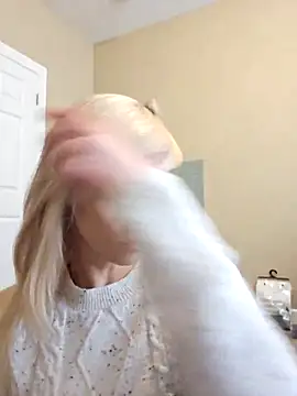 AmethystFoxx online show from October 29, 7:35 pm