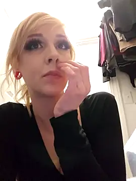 AmethystFoxx online show from March 31, 5:15 pm