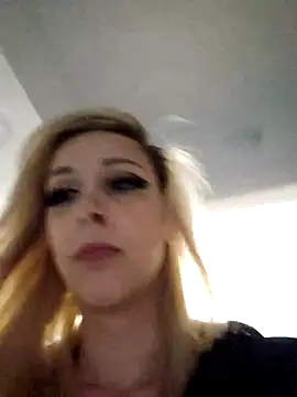 AmethystFoxx online show from February 4, 9:43 pm