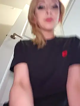 AmethystFoxx online show from April 12, 5:27 pm