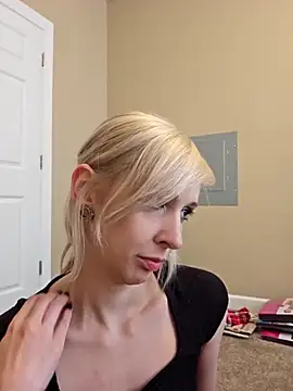AmethystFoxx online show from September 13, 6:52 pm