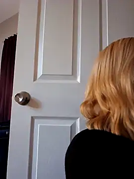 AmethystFoxx online show from March 3, 4:36 pm