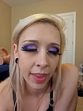 AmethystFoxx online show from September 27, 7:31 pm
