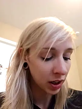 AmethystFoxx online show from October 16, 7:00 pm