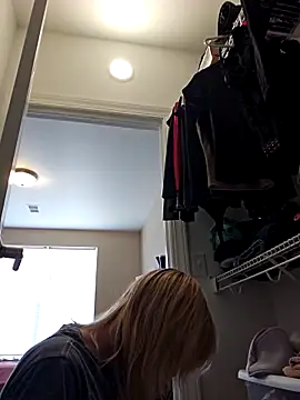 AmethystFoxx online show from April 6, 5:25 pm