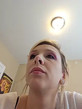 Snapshot of AmethystFoxx chatting on June 7, 5:29 pm AmethystFoxx online show from June 7, 5:29 pm