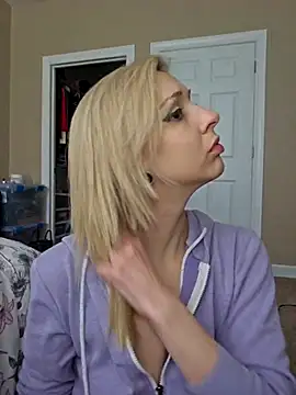 AmethystFoxx online show from February 12, 8:30 pm