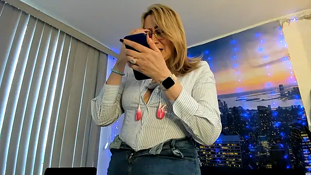 Snapshot of ashleymilf_1 chatting on March 4, 5:13 pm ashleymilf 1 online show from March 4, 5:13 pm