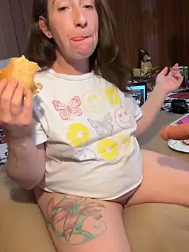 Mini And The Bear online show from March 7, 7:19 pm