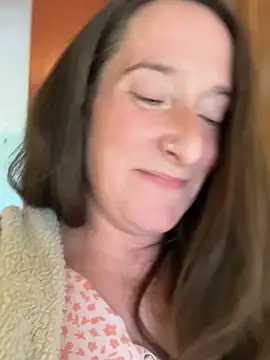 Mini And The Bear online show from May 10, 3:36 pm