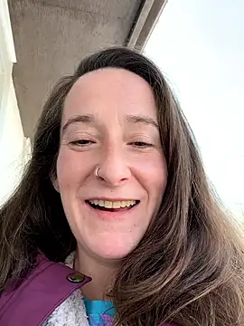 Mini And The Bear online show from February 14, 4:29 pm