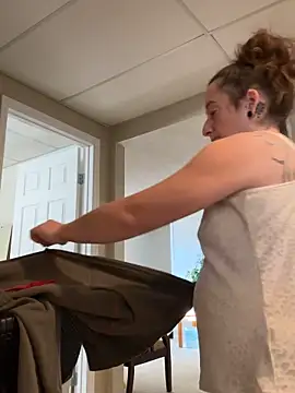 Mini And The Bear online show from February 12, 5:23 pm