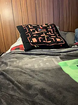 Mini And The Bear online show from February 5, 5:42 pm