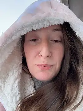 Mini And The Bear online show from February 21, 3:58 pm