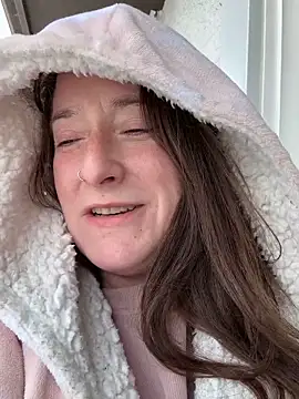 Mini And The Bear online show from March 16, 5:48 pm