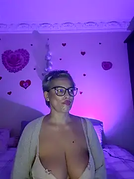 BellaBellaHot online show from October 25, 12:50 pm