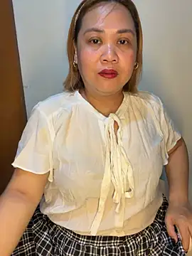 Snapshot of Sweet_asian_kylie chatting on May 6, 4:33 pm Sweet asian kylie online show from May 6, 4:33 pm