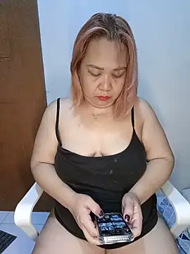 Snapshot of Sweet_asian_kylie chatting on May 20, 8:17 pm Sweet asian kylie online show from May 20, 8:17 pm