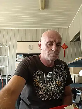 Snapshot of wilkalfa chatting on July 13, 10:25 am wilkalfa online show from July 13, 10:25 am