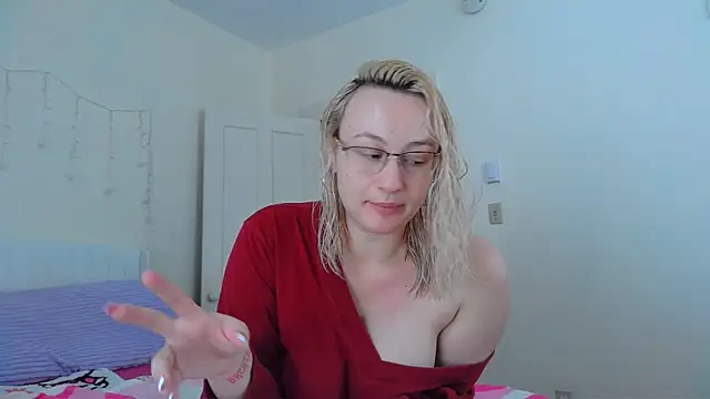 ashleyblaydex online show from February 11, 8:31 pm