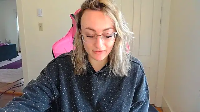 ashleyblaydex online show from April 2, 6:47 pm