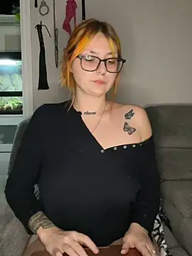 itsbabydashh online show from December 7, 4:48 am