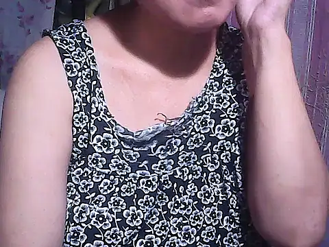 Snapshot of sweetsosie18 chatting on October 26, 1:00 pm sweetsosie18 online show from October 26, 1:00 pm