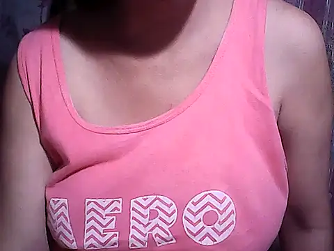 Snapshot of sweetsosie18 chatting on October 28, 7:46 pm sweetsosie18 online show from October 28, 7:46 pm