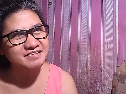 Snapshot of sweetsosie18 chatting on November 23, 11:37 pm sweetsosie18 online show from November 23, 11:37 pm