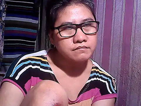 Snapshot of sweetsosie18 chatting on November 28, 6:46 am sweetsosie18 online show from November 28, 6:46 am