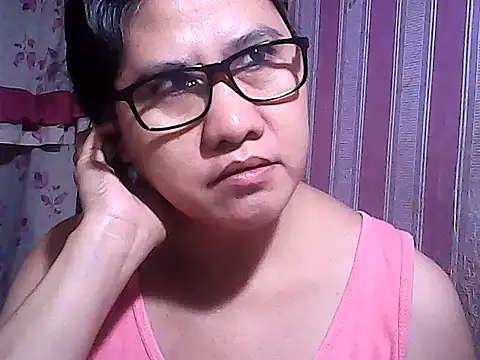 Snapshot of sweetsosie18 chatting on November 25, 12:00 am sweetsosie18 online show from November 25, 12:00 am