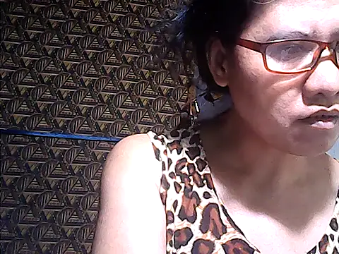 Snapshot of sweetsosie18 chatting on June 11, 1:49 am sweetsosie18 online show from June 11, 1:49 am