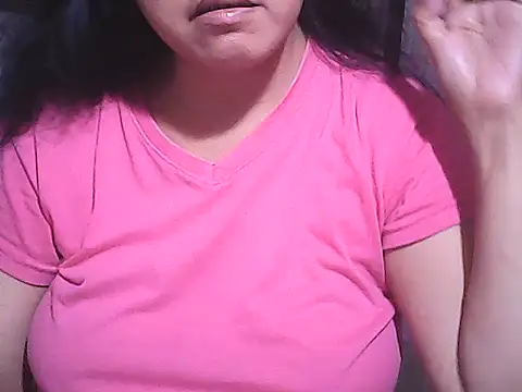 Snapshot of sweetsosie18 chatting on November 18, 3:43 am sweetsosie18 online show from November 18, 3:43 am