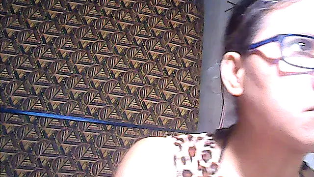 Snapshot of sweetsosie18 chatting on July 9, 12:33 am sweetsosie18 online show from July 9, 12:33 am