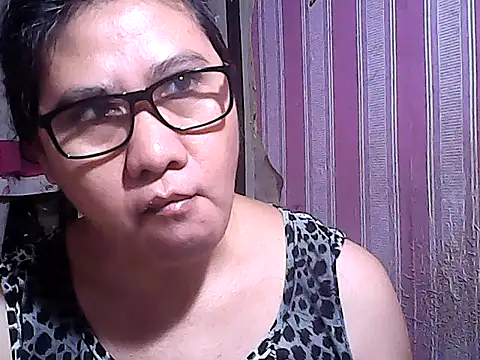 Snapshot of sweetsosie18 chatting on November 7, 9:25 am sweetsosie18 online show from November 7, 9:25 am