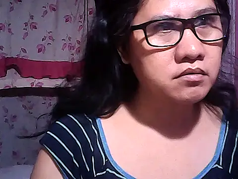 Snapshot of sweetsosie18 chatting on November 22, 7:02 pm sweetsosie18 online show from November 22, 7:02 pm