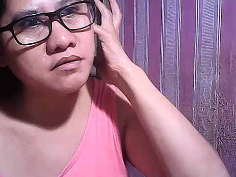 Snapshot of sweetsosie18 chatting on November 16, 2:55 pm sweetsosie18 online show from November 16, 2:55 pm