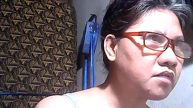 sweetsosie18 online show from April 11, 7:45 am